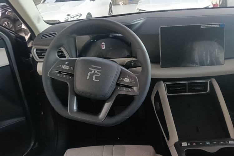 Used BYD Yuan UP 2025 Model 301KM Leading Version Steering Wheel