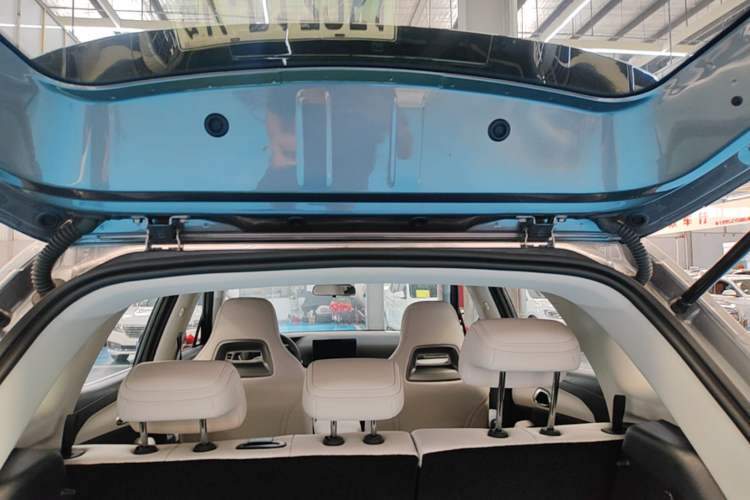 Used BYD Yuan UP 2025 Model 301KM Leading Version Trunk