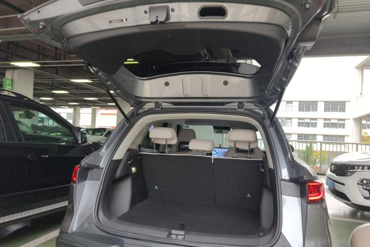 Used BYD Yuan UP 2025 Intelligent Driving Version 401 KM Dynamic Edition Trunk