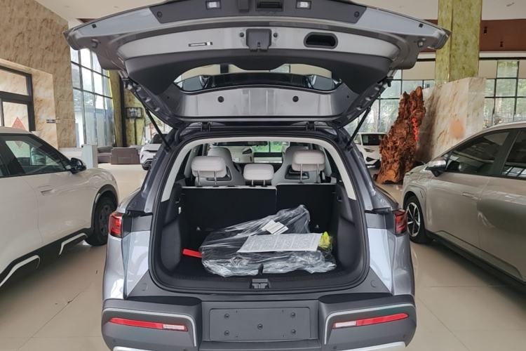 Used BYD Yuan UP 2025 Model 301KM Leading Version Trunk