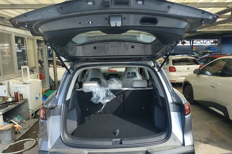 Used BYD Yuan UP 2025 Model 301KM Leading Version Trunk