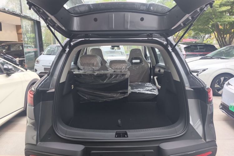 Used BYD Yuan UP 2025 Model 301KM Leading Version Trunk
