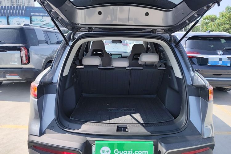 Used BYD Yuan UP 2025 Model 301KM Leading Version Trunk
