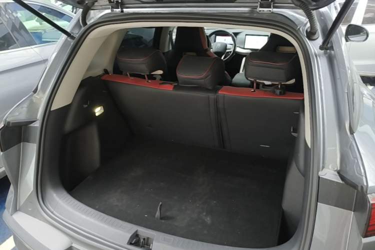 Used BYD Yuan UP 2025 Model 301KM Leading Version Trunk