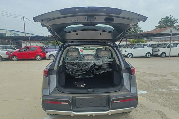 Used BYD Yuan UP 2025 Model 301KM Leading Version Trunk
