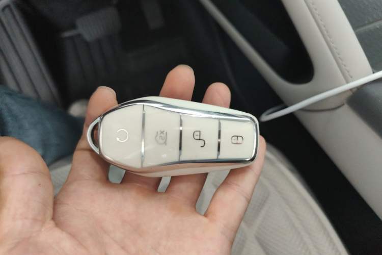 Used BYD Yuan UP 2025 Model 301KM Leading Version Vehicle Key
