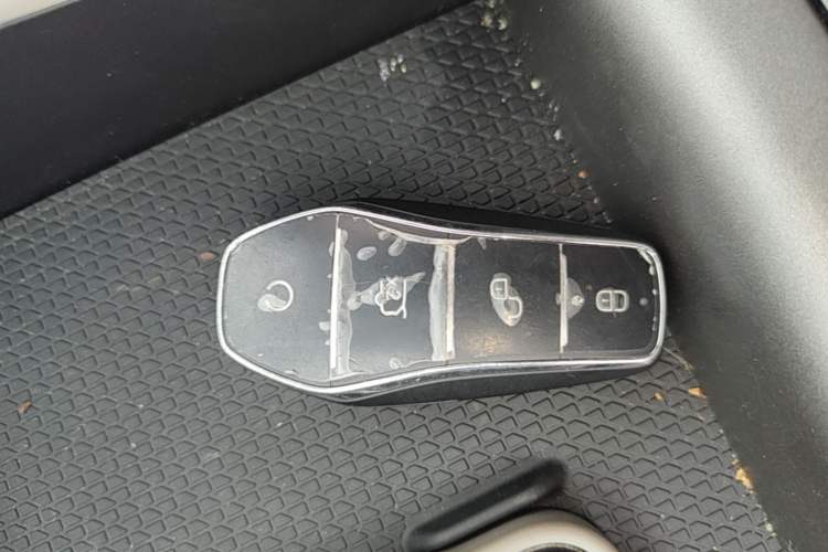 Used BYD Yuan UP 2025 Model 301KM Leading Version Vehicle Key