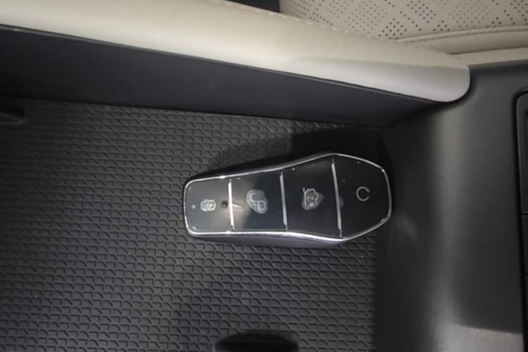 Used BYD Yuan UP 2025 Intelligent Driving Version 401 km Leading Edition Vehicle Key