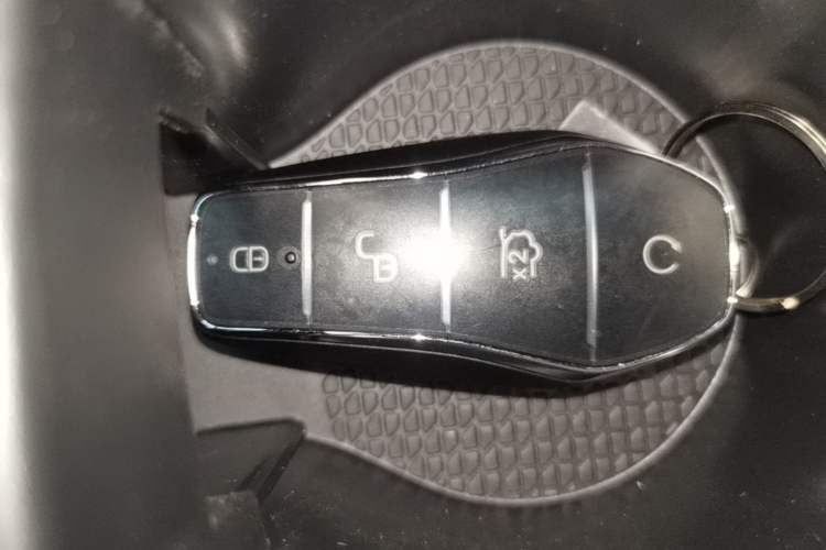 Used BYD Yuan UP 2025 Intelligent Driving Version 401 KM Dynamic Edition Vehicle Key