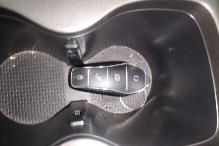 Used BYD Yuan UP 2025 Intelligent Driving Version 401 km Beyond-Range Edition Vehicle Key