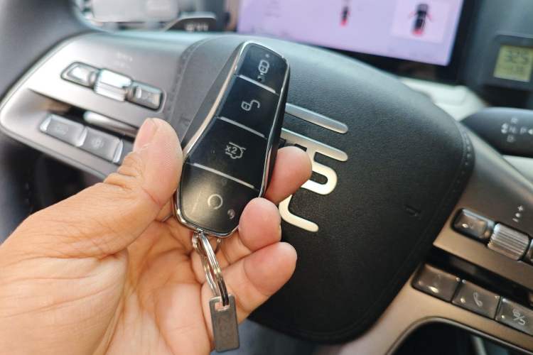 Used BYD Yuan UP 2025 Intelligent Driving Version 401 KM Dynamic Edition Vehicle Key