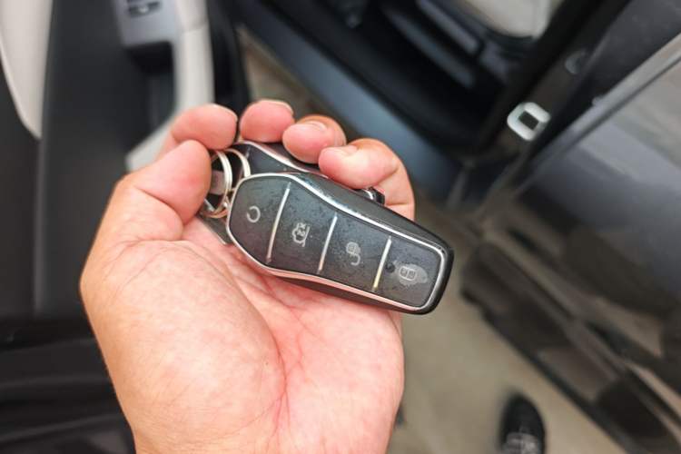 Used BYD Yuan UP 2025 Model 301KM Leading Version Vehicle Key