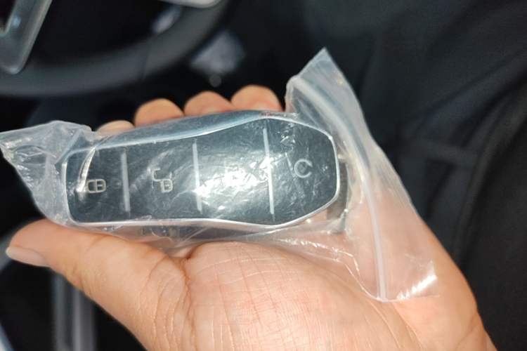 Used BYD Yuan UP 2025 Intelligent Driving Version 401 KM Dynamic Edition Vehicle Key