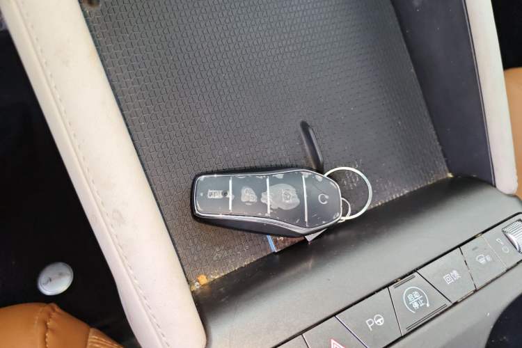 Used BYD Yuan UP 2025 Intelligent Driving Version 401 KM Dynamic Edition Vehicle Key