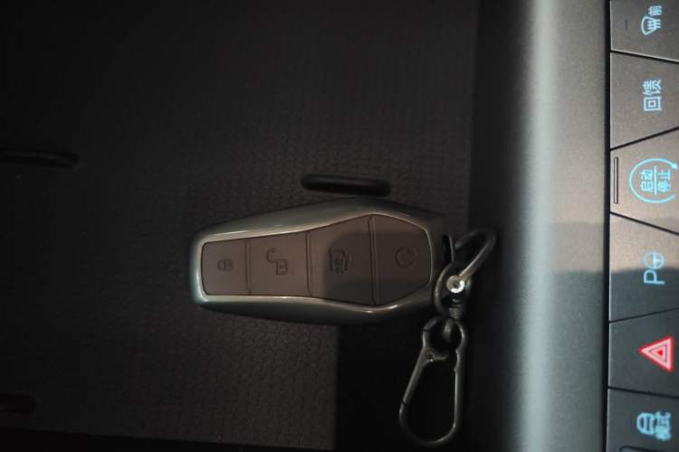 Used BYD Yuan UP 2025 Intelligent Driving Version 401 KM Dynamic Edition Vehicle Key