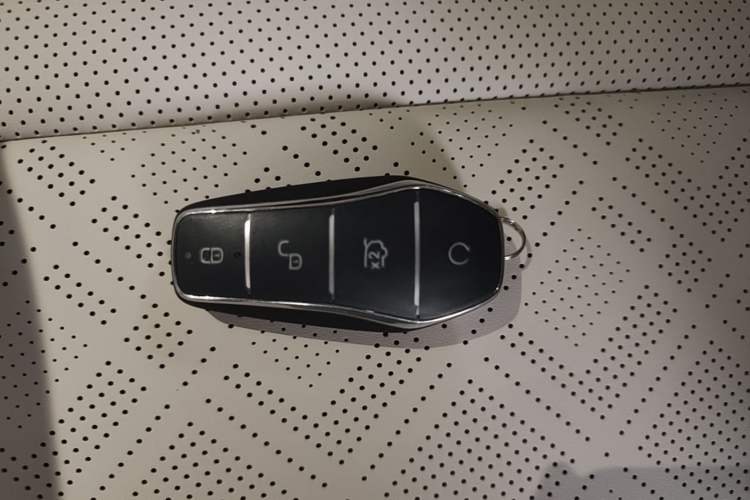Used BYD Yuan UP 2025 Model 301KM Leading Version Vehicle Key