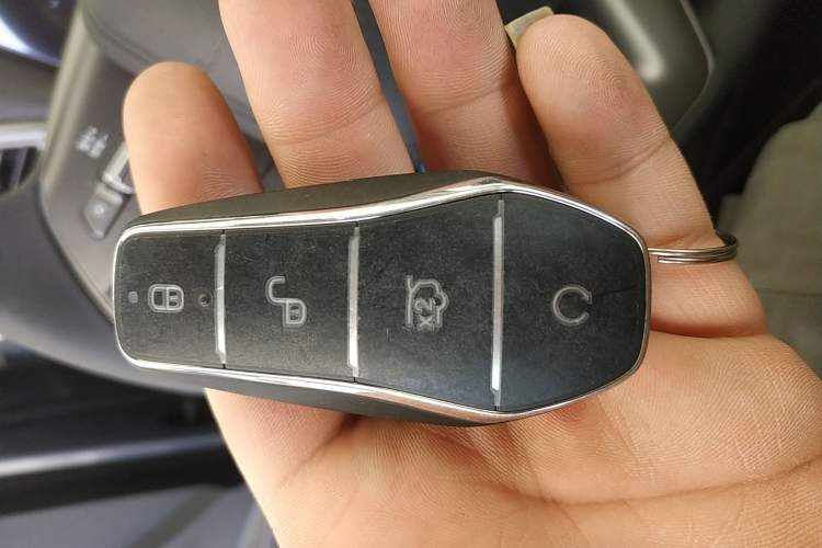 Used BYD Yuan UP 2025 Model 301KM Leading Version Vehicle Key