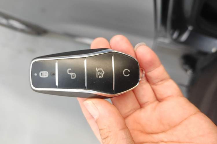 Used BYD Yuan UP 2025 Model 301KM Leading Version Vehicle Key