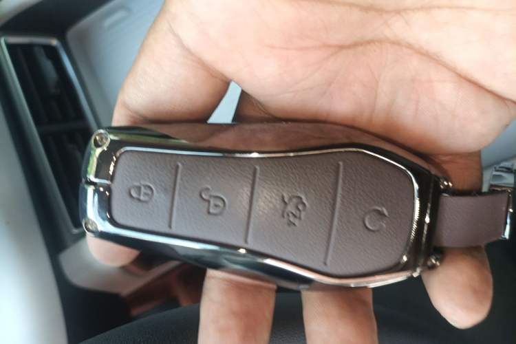 Used BYD Yuan UP 2025 Model 301KM Leading Version Vehicle Key