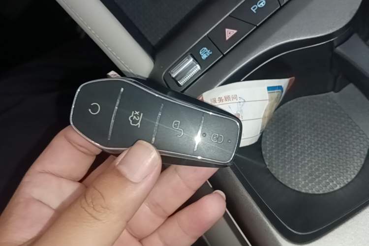 Used BYD Yuan UP 2025 Intelligent Driving Version 401 km Beyond-Range Edition Vehicle Key