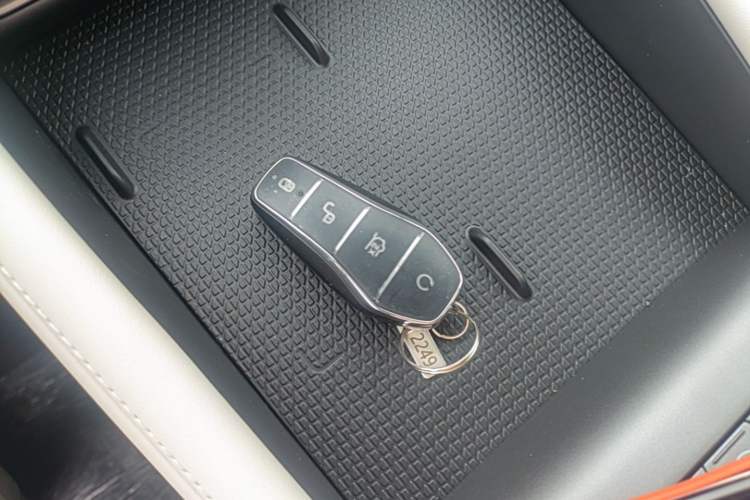 Used BYD Yuan UP 2025 Model 301KM Leading Version Vehicle Key
