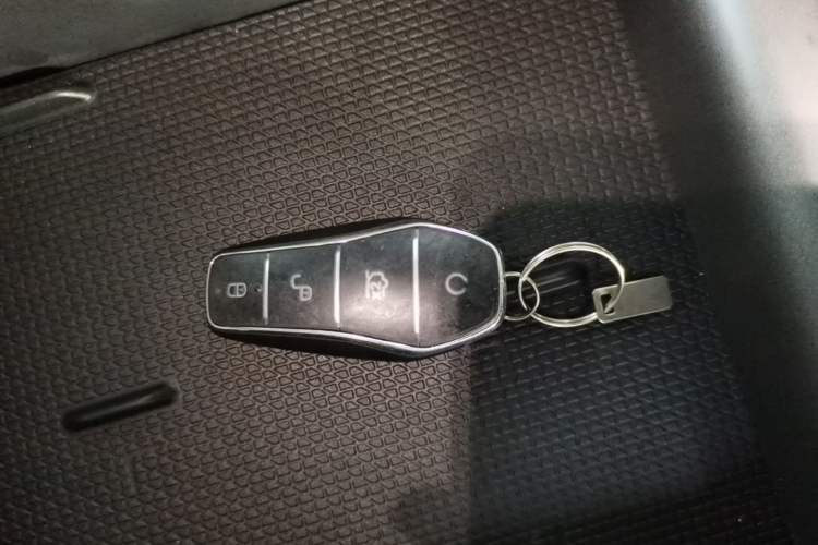 Used BYD Yuan UP 2025 Model 301KM Leading Version Vehicle Key