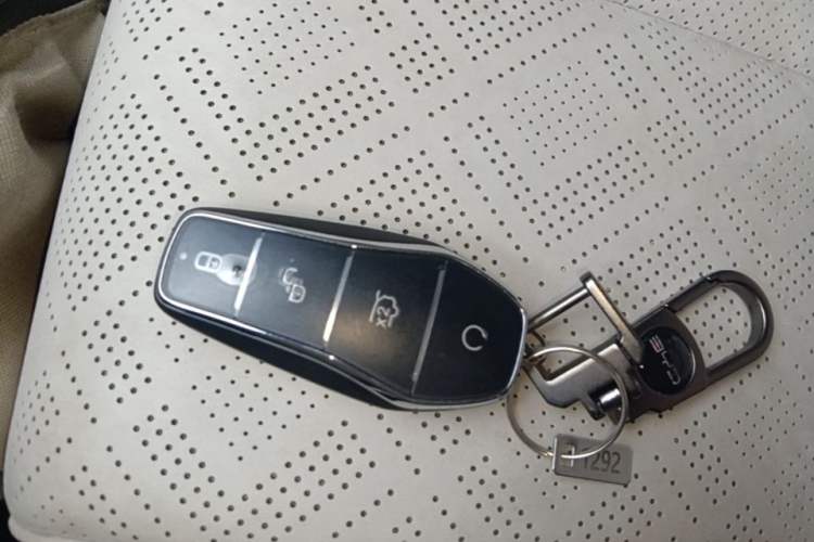 Used BYD Yuan UP 2025 Intelligent Driving Version 401 km Leading Edition Vehicle Key