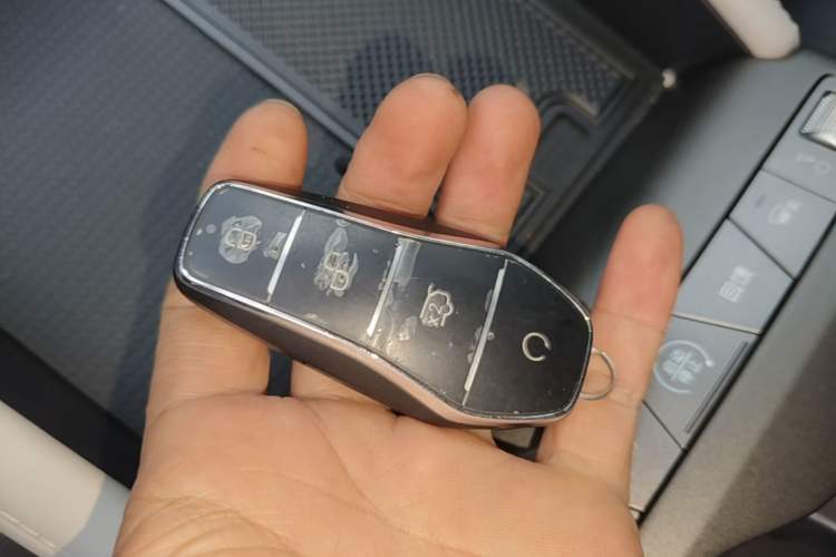 Used BYD Yuan UP 2025 Model 301KM Leading Version Vehicle Key