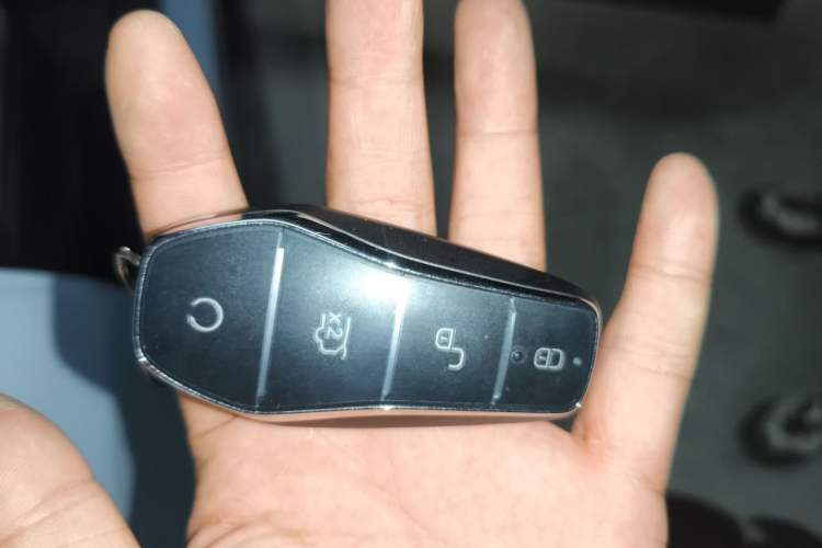 Used BYD Yuan UP 2025 Intelligent Driving Version 401 KM Dynamic Edition Vehicle Key