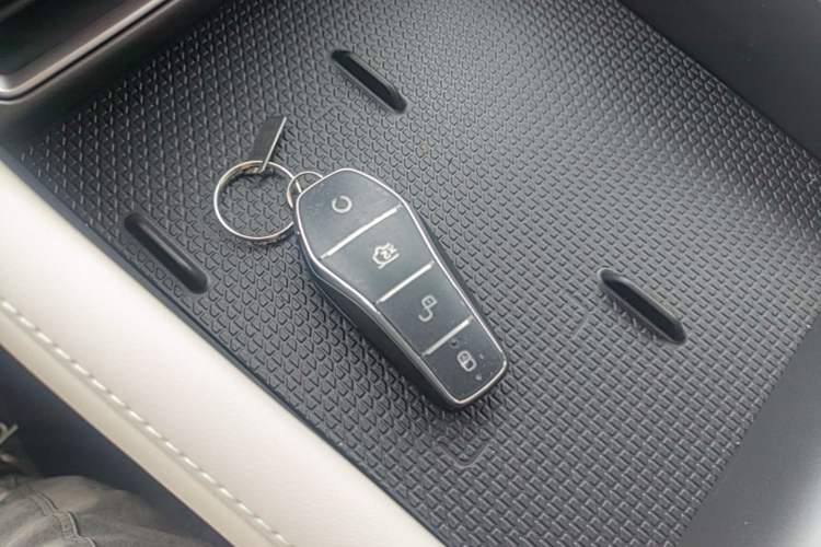 Used BYD Yuan UP 2025 Model 301KM Leading Version Vehicle Key