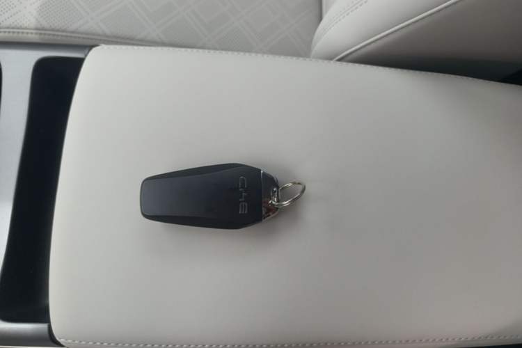 Used BYD Yuan UP 2025 Intelligent Driving Version 401 KM Dynamic Edition Vehicle Key