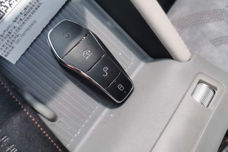 Used BYD Yuan UP 2025 Model 301KM Leading Version Vehicle Key
