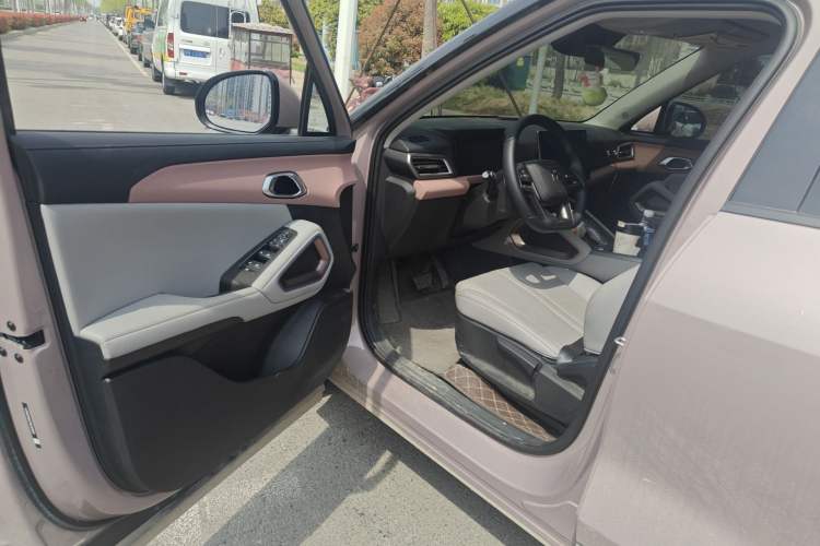 Used BYD Yuan UP 2025 Intelligent Driving Version 401 KM Dynamic Edition Driver Seat