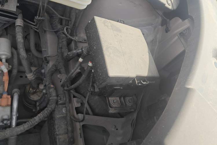 Used BYD Yuan UP 2025 Intelligent Driving Version 401 KM Dynamic Edition Engine Bay Left