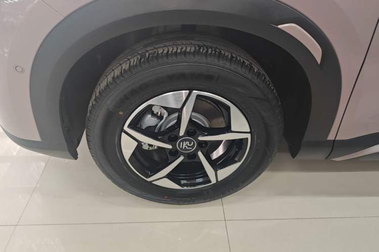 Used BYD Yuan UP 2025 Intelligent Driving Version 401 km Leading Edition Exterior 2
