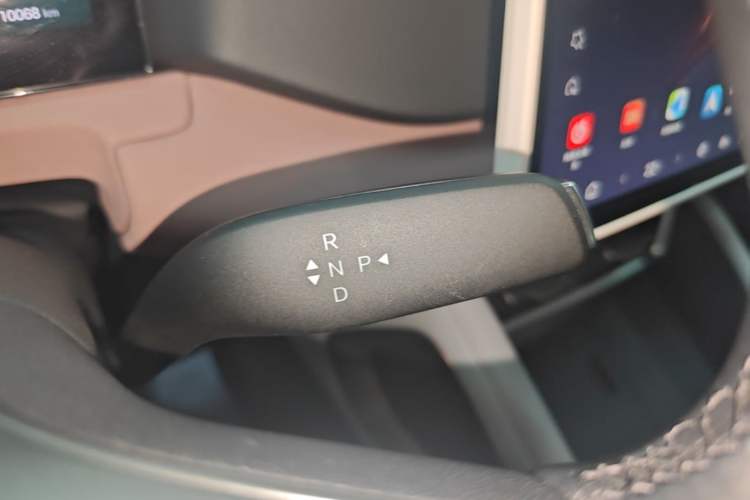 Used BYD Yuan UP 2025 Intelligent Driving Version 401 km Leading Edition Gear Lever