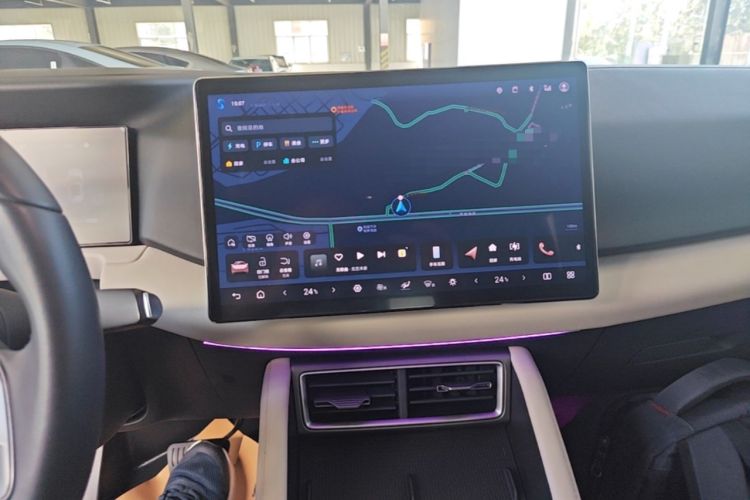 Used BYD Yuan UP 2025 Intelligent Driving Version 401 KM Dynamic Edition Audio And AC Panel