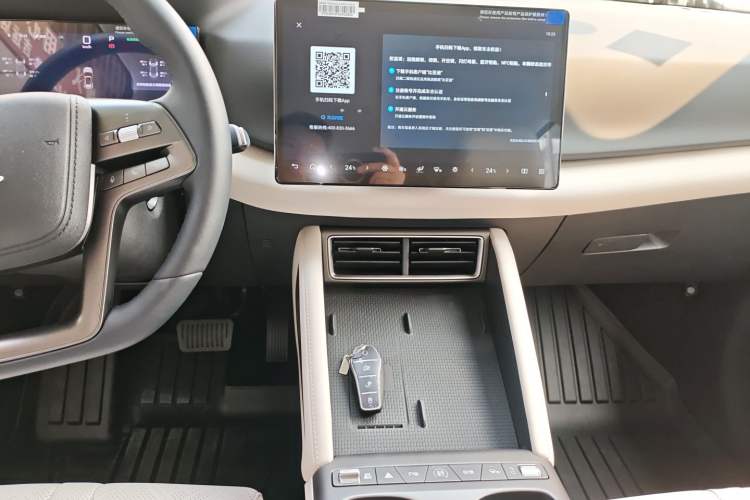 Used BYD Yuan UP 2025 Intelligent Driving Version 401 KM Dynamic Edition Audio And AC Panel