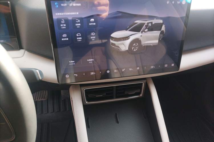 Used BYD Yuan UP 2025 Intelligent Driving Version 401 KM Dynamic Edition Audio And AC Panel
