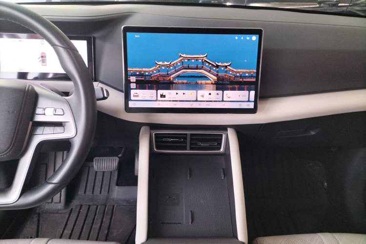 Used BYD Yuan UP 2025 Intelligent Driving Version 401 km Beyond-Range Edition Audio And AC Panel