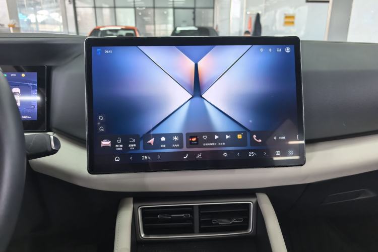 Used BYD Yuan UP 2025 Intelligent Driving Version 401 km Beyond-Range Edition Audio And AC Panel