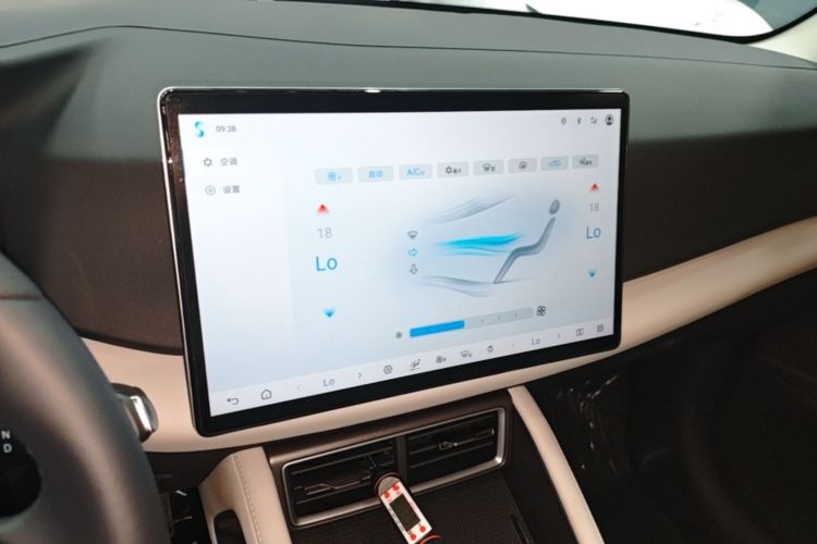 Used BYD Yuan UP 2025 Intelligent Driving Version 401 KM Dynamic Edition Audio And AC Panel