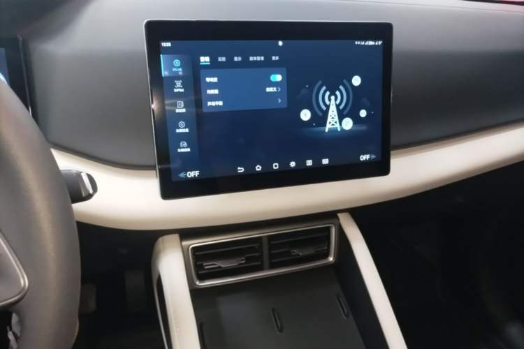 Used BYD Yuan UP 2025 Model 301KM Leading Version Audio And AC Panel
