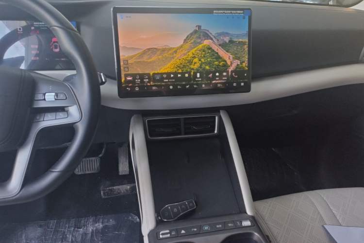 Used BYD Yuan UP 2025 Intelligent Driving Version 401 km Leading Edition Audio And AC Panel