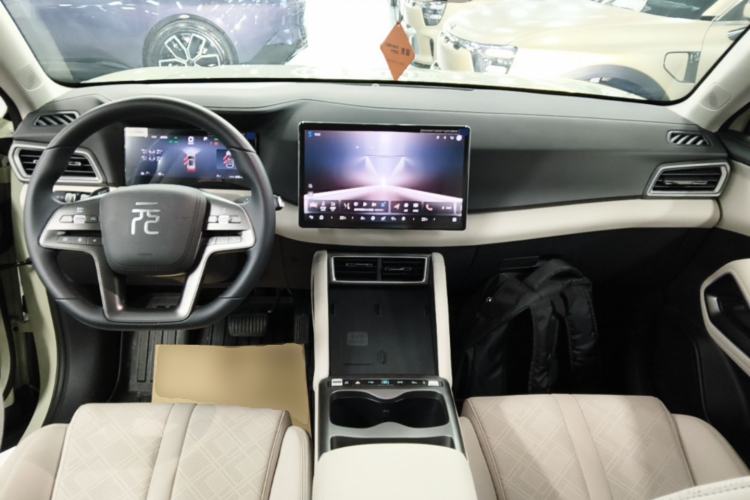 Used BYD Yuan UP 2025 Intelligent Driving Version 401 km Leading Edition Center Console