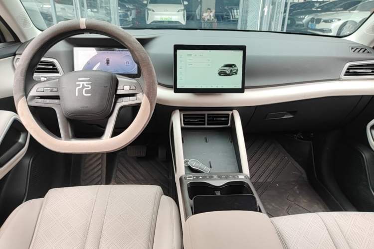 Used BYD Yuan UP 2025 Model 301KM Leading Version Center Console