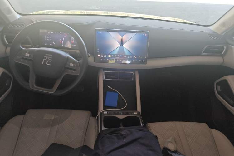 Used BYD Yuan UP 2025 Intelligent Driving Version 401 KM Dynamic Edition Center Console