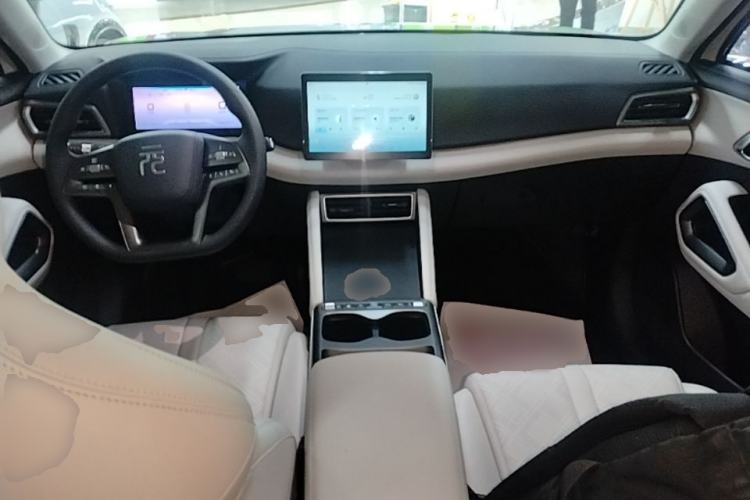 Used BYD Yuan UP 2025 Model 301KM Leading Version Center Console