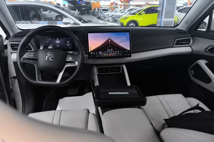 Used BYD Yuan UP 2025 Intelligent Driving Version 401 km Leading Edition Center Console