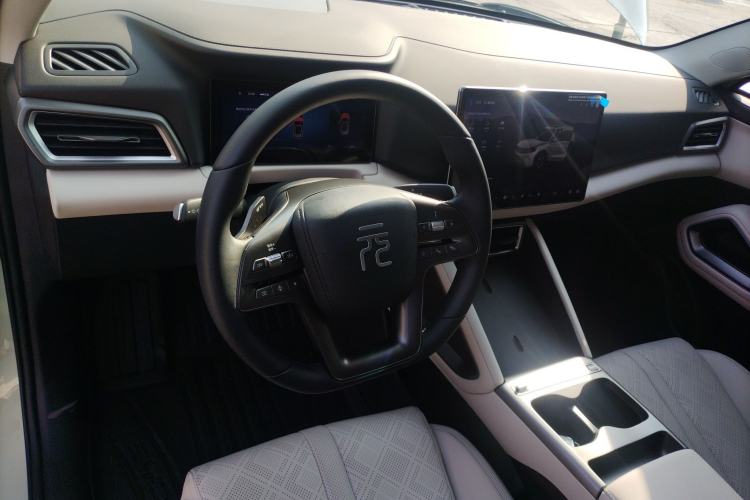 Used BYD Yuan UP 2025 Intelligent Driving Version 401 KM Dynamic Edition Center Console